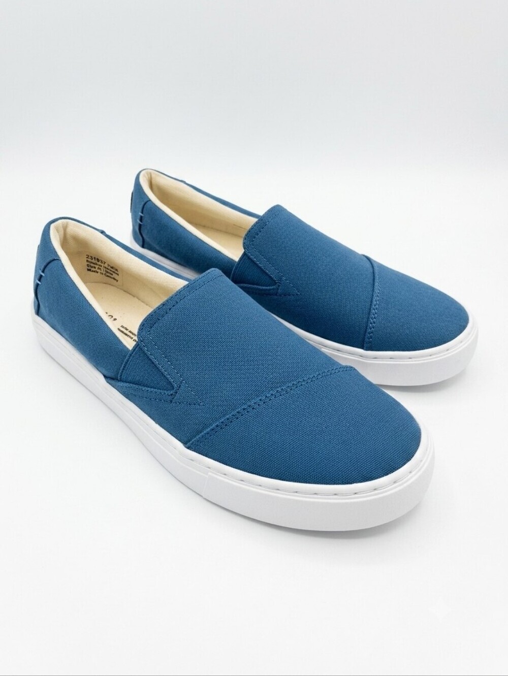 Toms Women's Slip-On Sneakers in Bright Blue with White Sole Size 8B.
